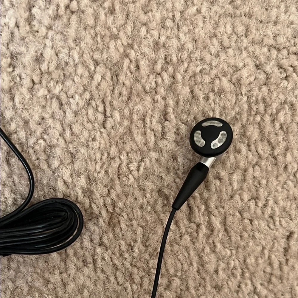 Black Wired Earbud with Microphone NWOT